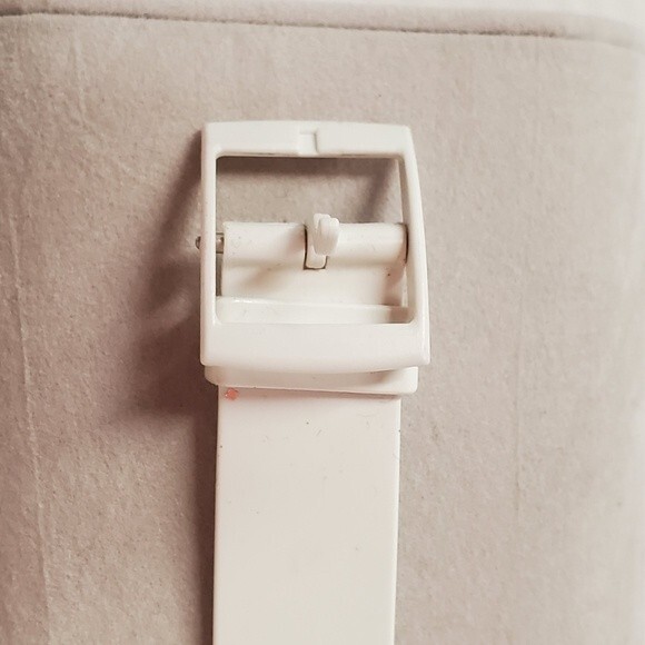 Sharp 1980's White Soft Plastic Merv Griffin Wheel of Fortune Quartz Watch - Picture 6 of 12